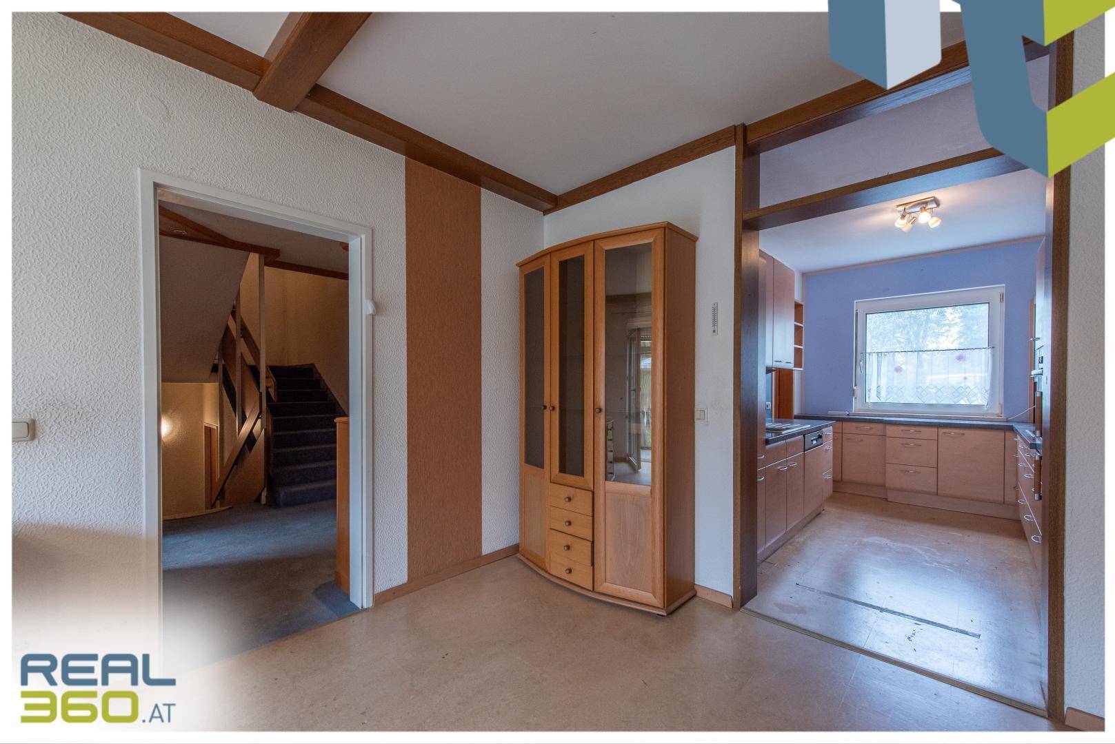 Essbereich mit Blick in die Küche