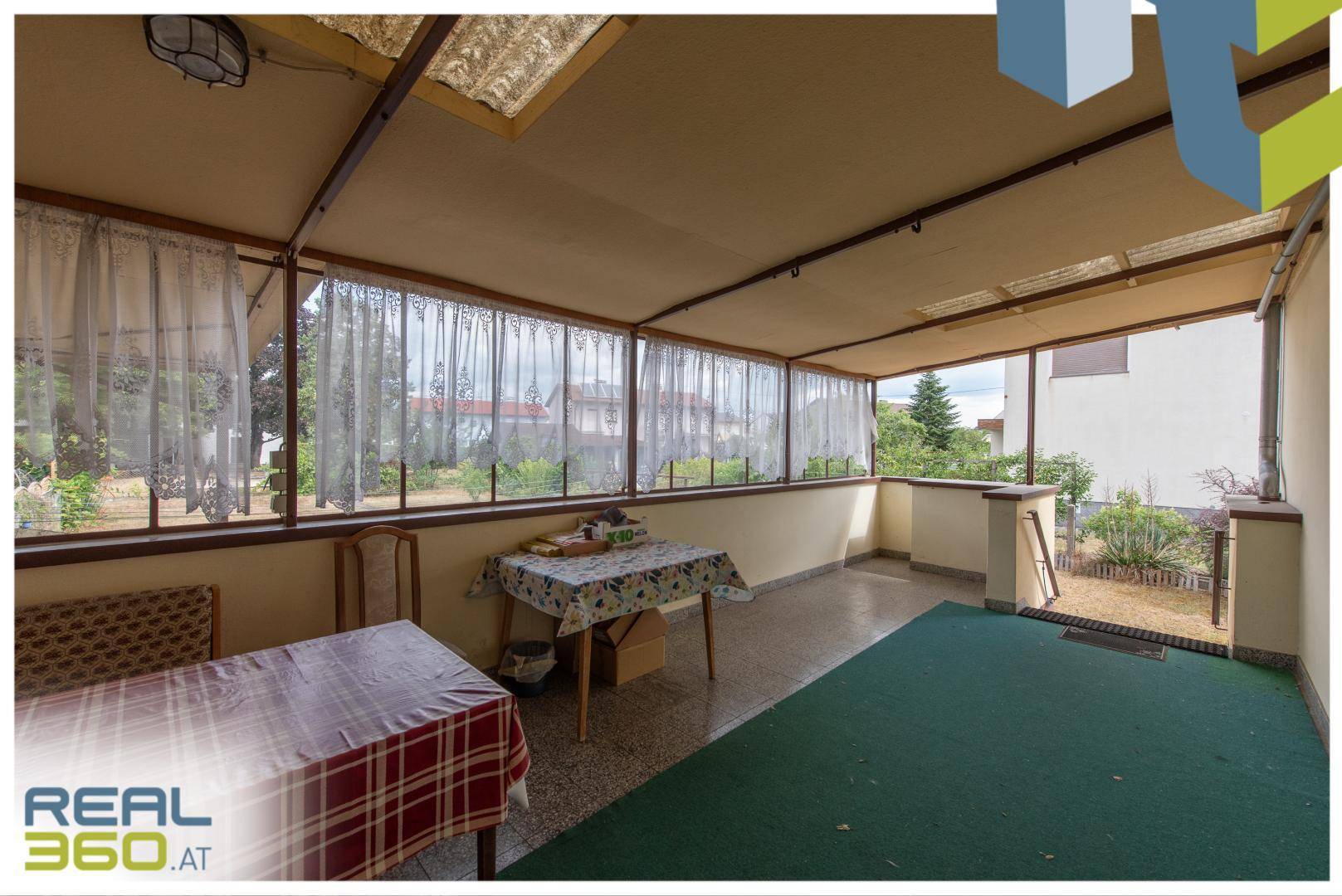 Veranda mit Zugang zum Garten