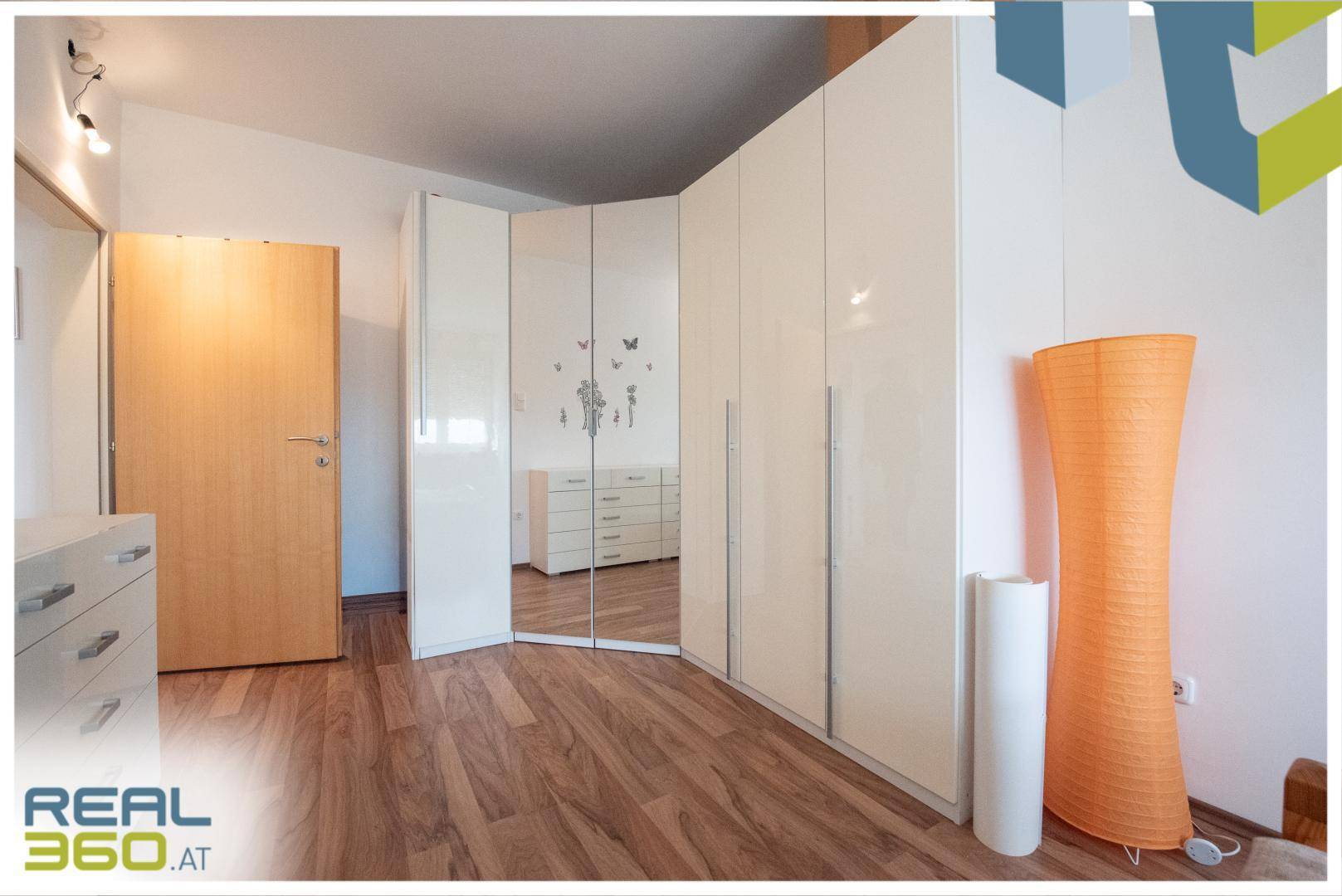 Schlafzimmer 1