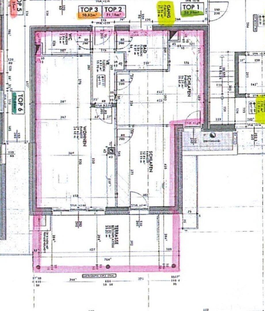 Grundrissplan einer Wohnung mit Terrasse, zwei Schlafzimmern und offenem Wohnbereich.