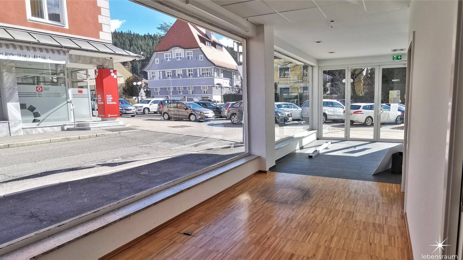 Freundliche, helle und zentral gelegene Verkaufsfläche. Miete mitten in Spittal. – pohled 3