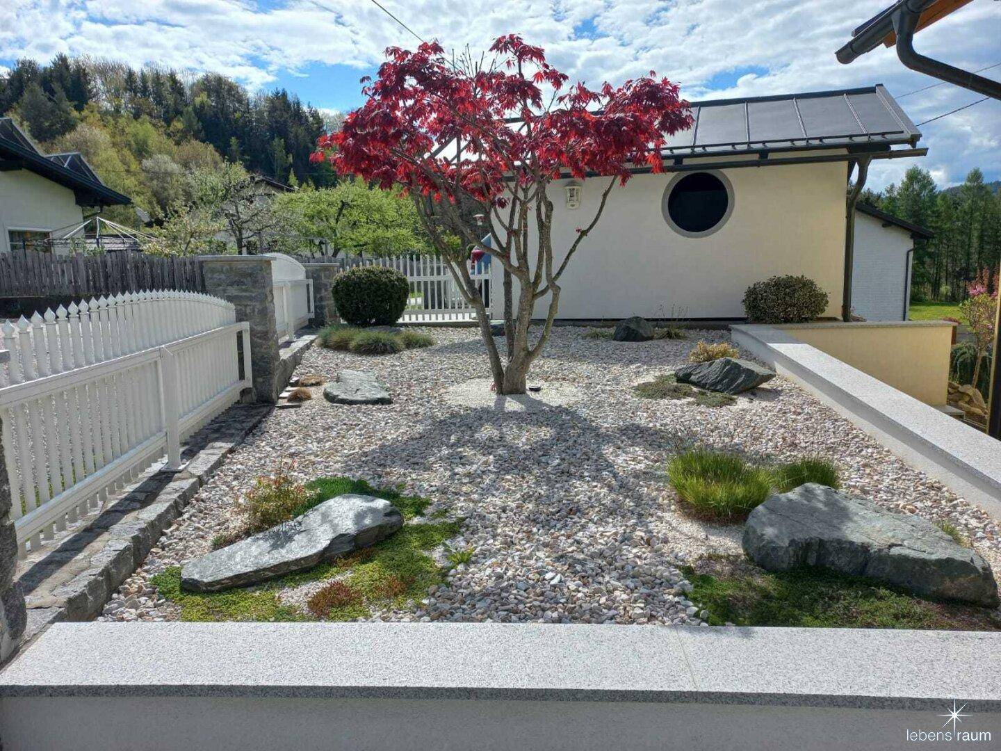 Eingangsbereich, Carport.