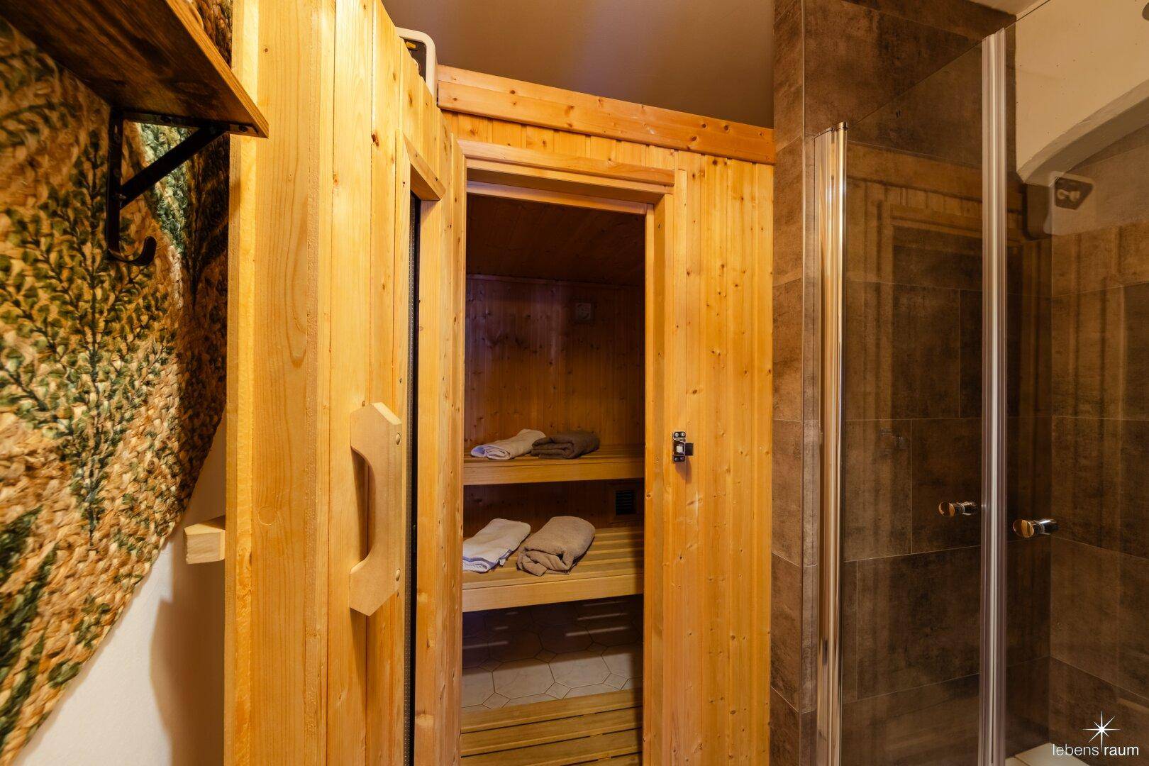 Sauna mit Dusche