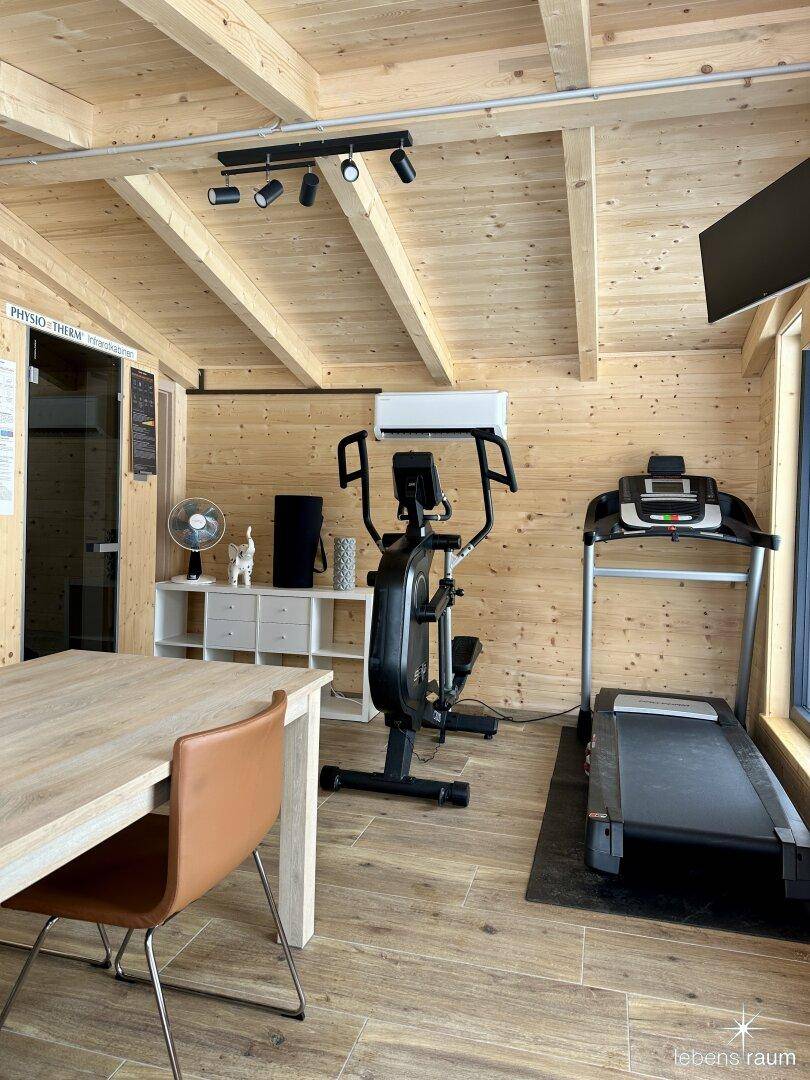 Fitnessraum mit Sauna und Homeoffice Nebengebäude