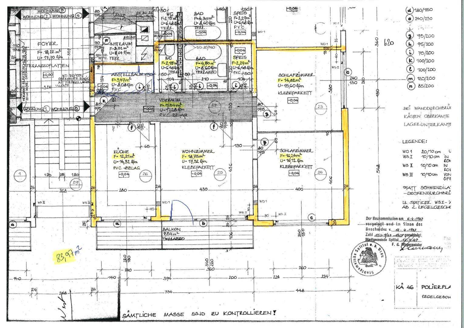 Detaillierter Bauplan der Wohnung mit Bemaßungen und technischen Notizen.