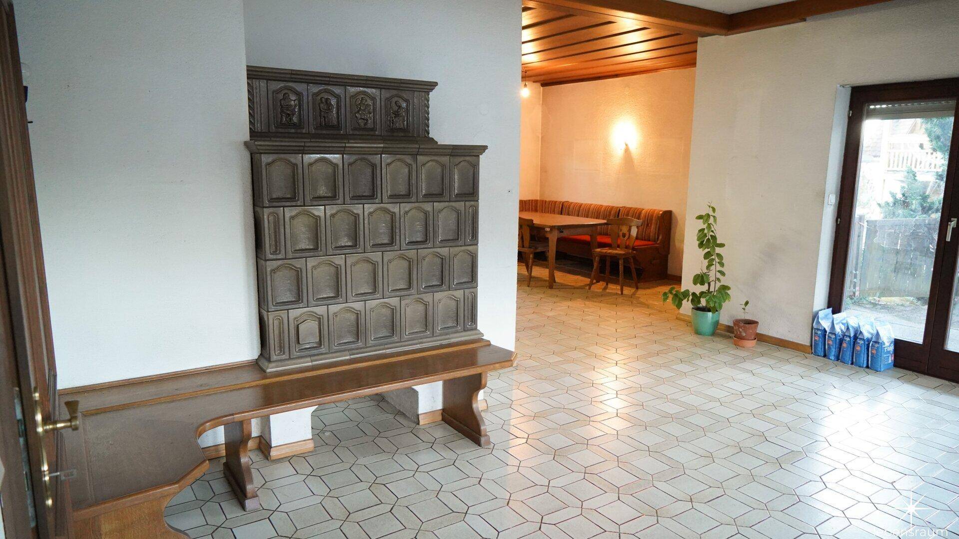 Kachelofen Richtung Küche - Esszimmer