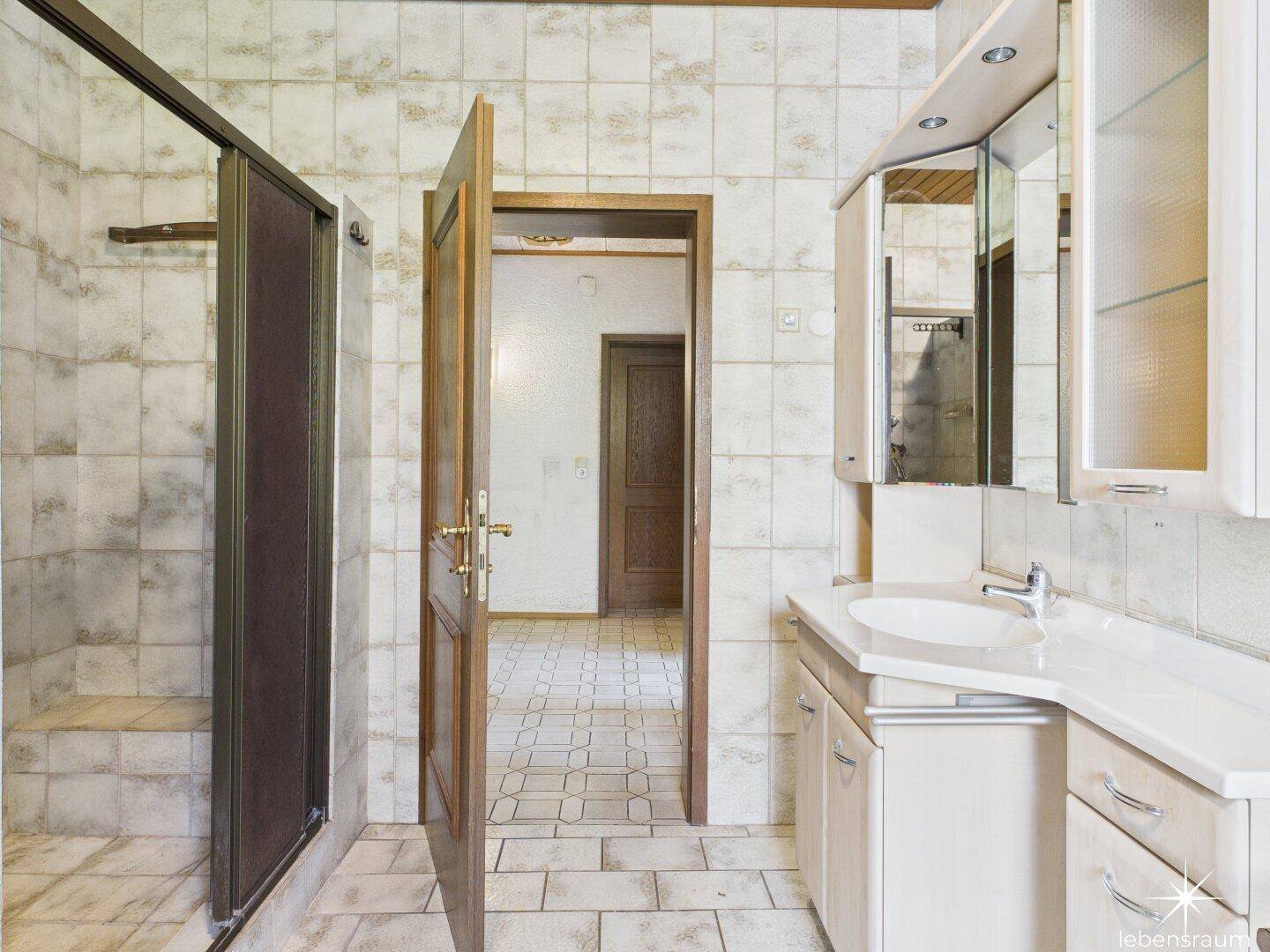 Badezimmer im Erdgeschoß
