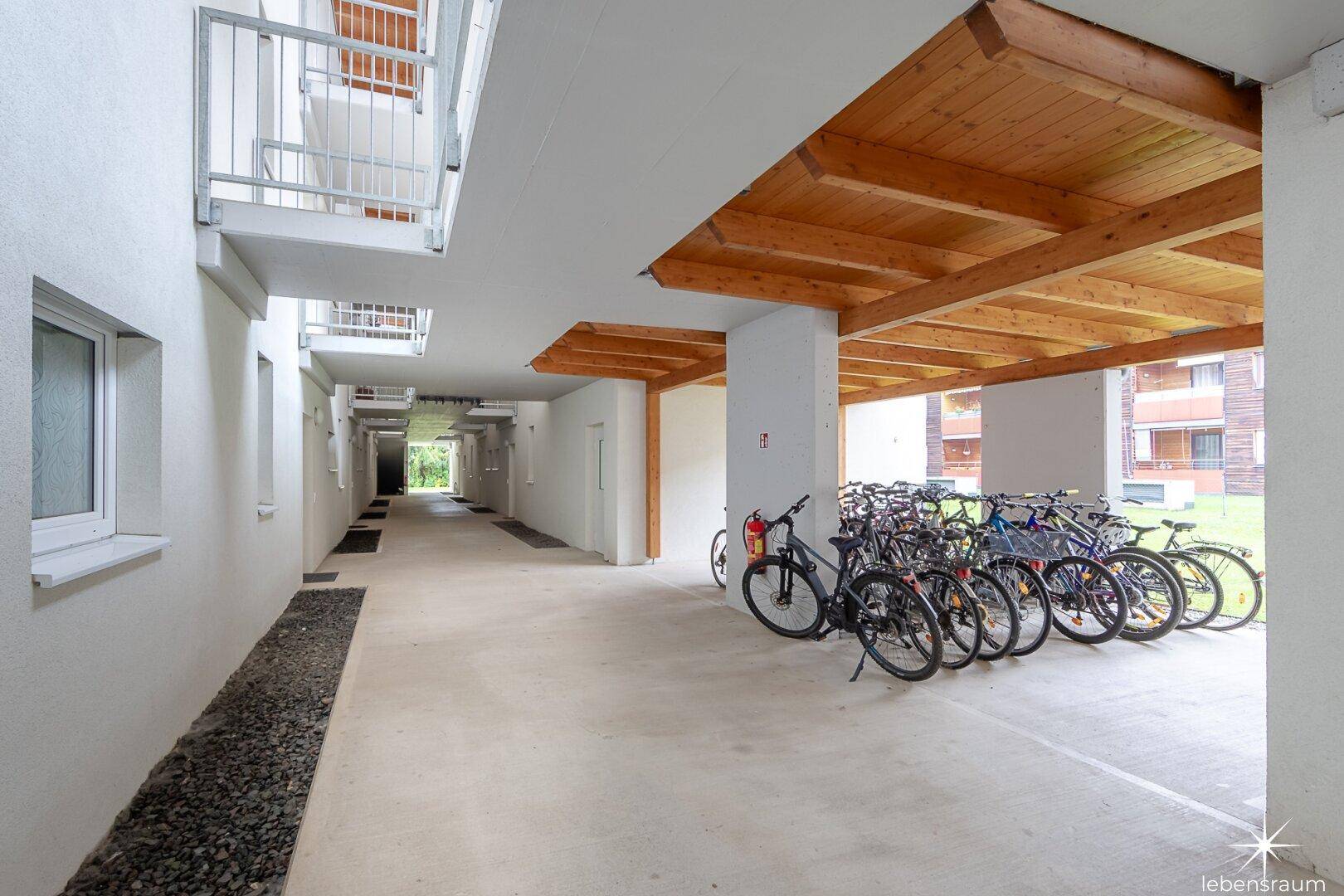 Fahrradabstellbereich.