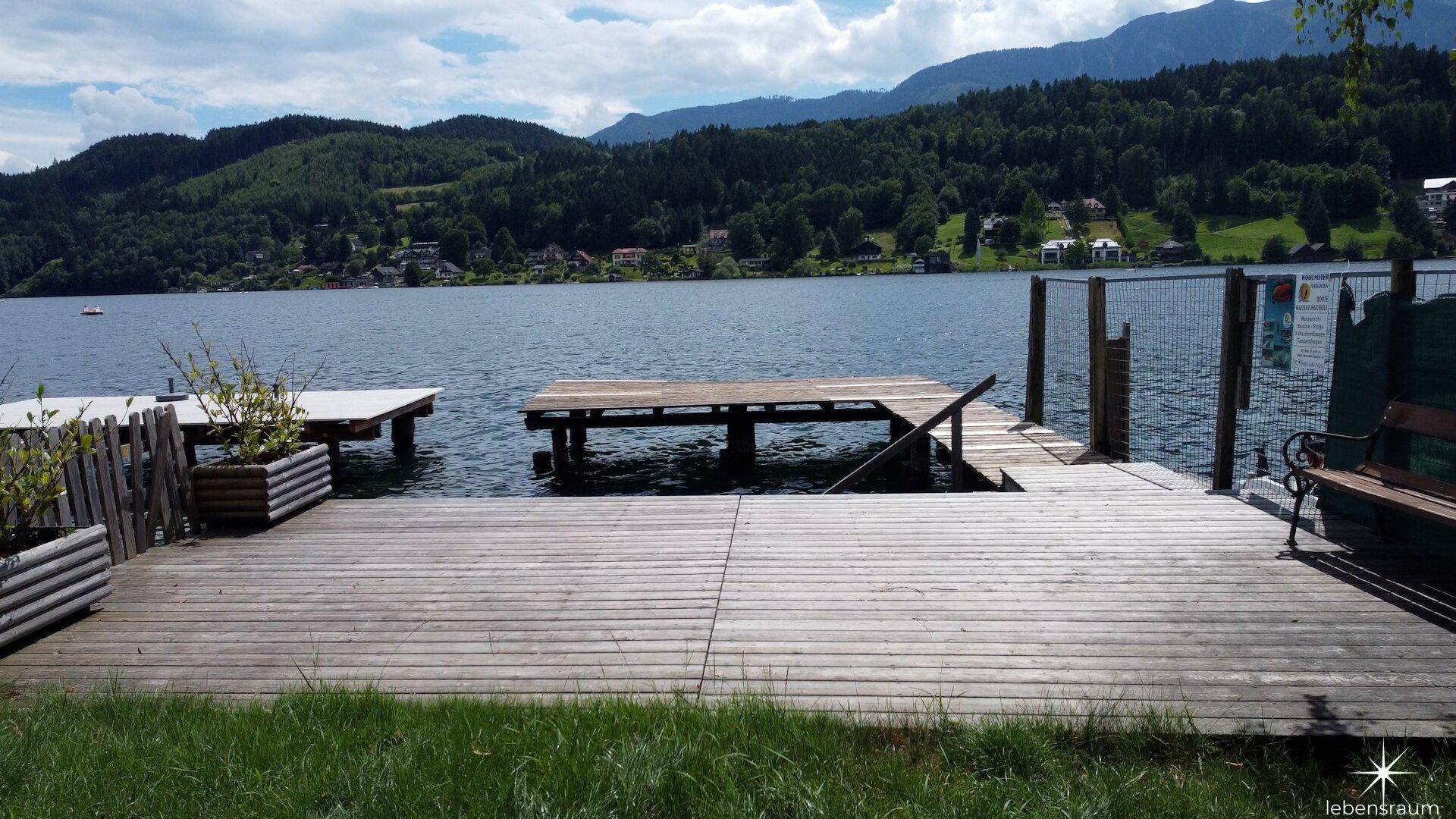 Seegrundstück mit eigenem Steg.