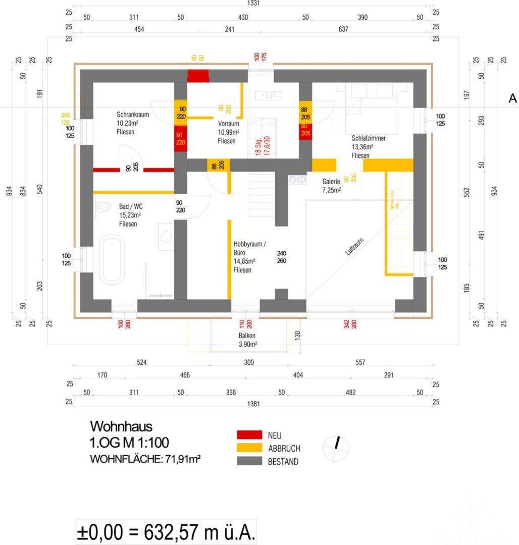 Grundriss des Obergeschosses mit Schlafzimmern, Bad und Balkon.