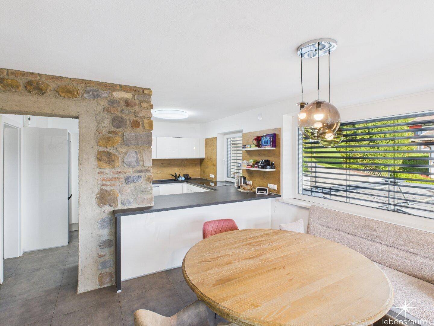 Essbereich und Küche.