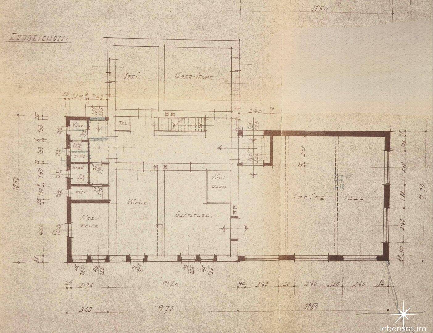 Historischer Grundriss des Erdgeschosses mit Küche und Gaststube, zeigt die Raumaufteilung.