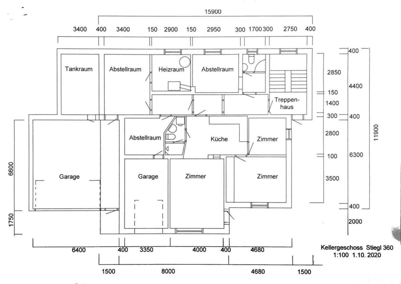 Grundriss des Kellergeschosses mit Garage, Abstellräumen und Heizraum.