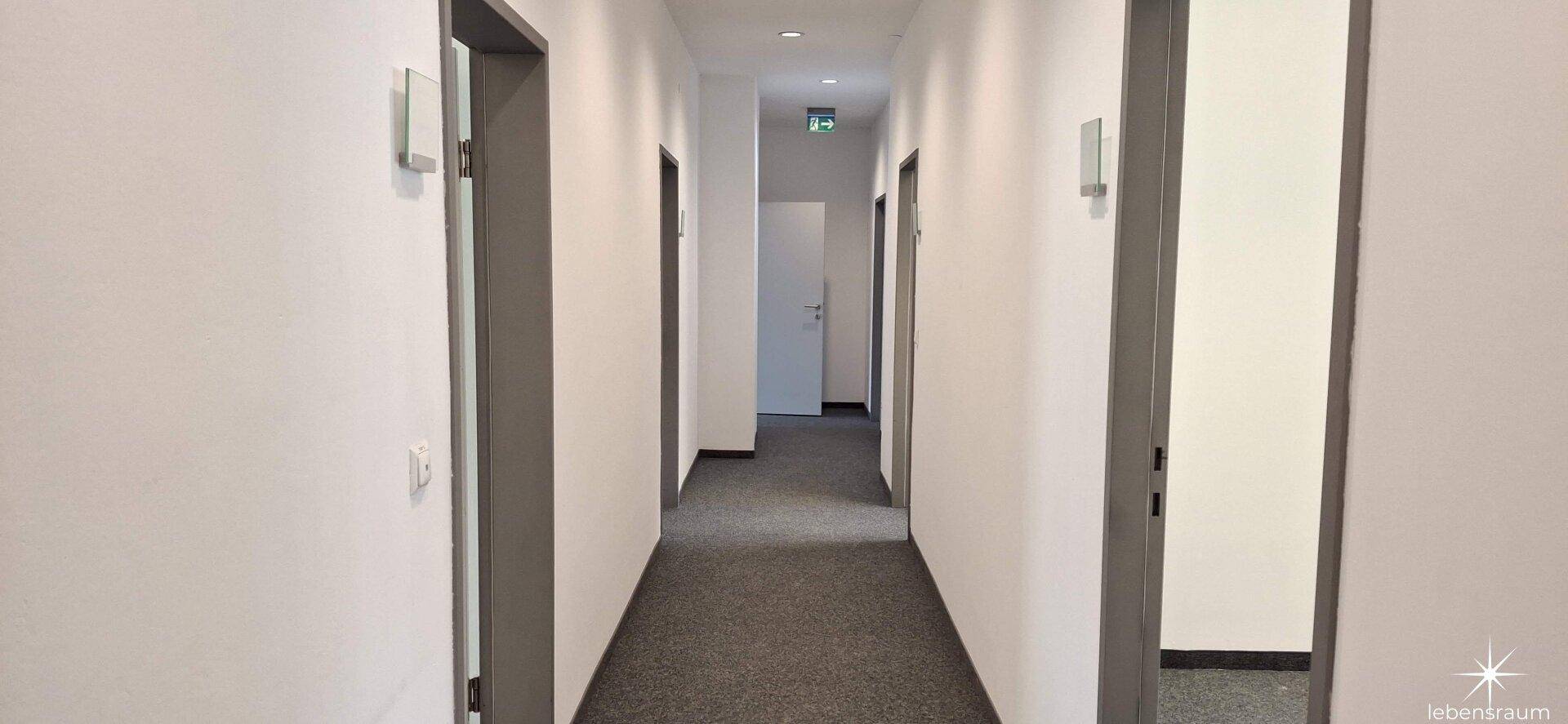 Modernes Büro in zentraler Lage von Spittal. 5 Zimmer. Aufzug. Top Ausstattung inkl. Klima. - Ansicht 3