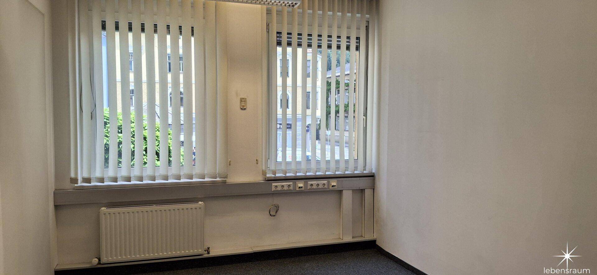 Modernes Büro in zentraler Lage von Spittal. 5 Zimmer. Aufzug. Top Ausstattung inkl. Klima. - Mehr