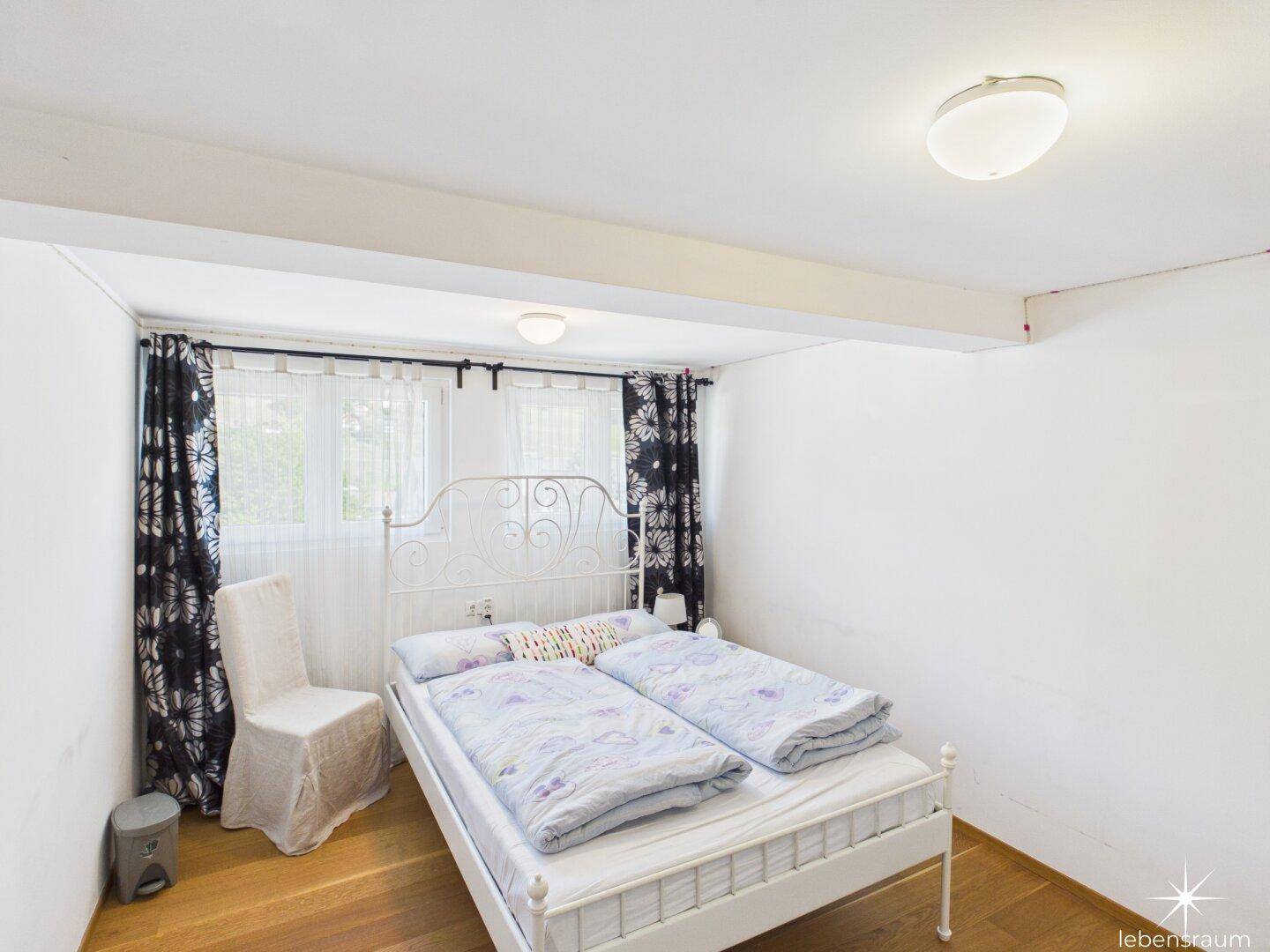 Schlafzimmer.