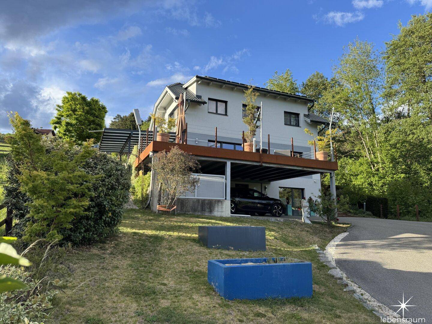 Haus-Garten-Carport