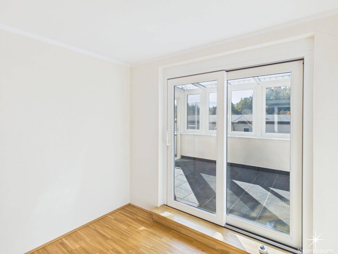 Schlafzimmer mit vorgelagerter Loggia