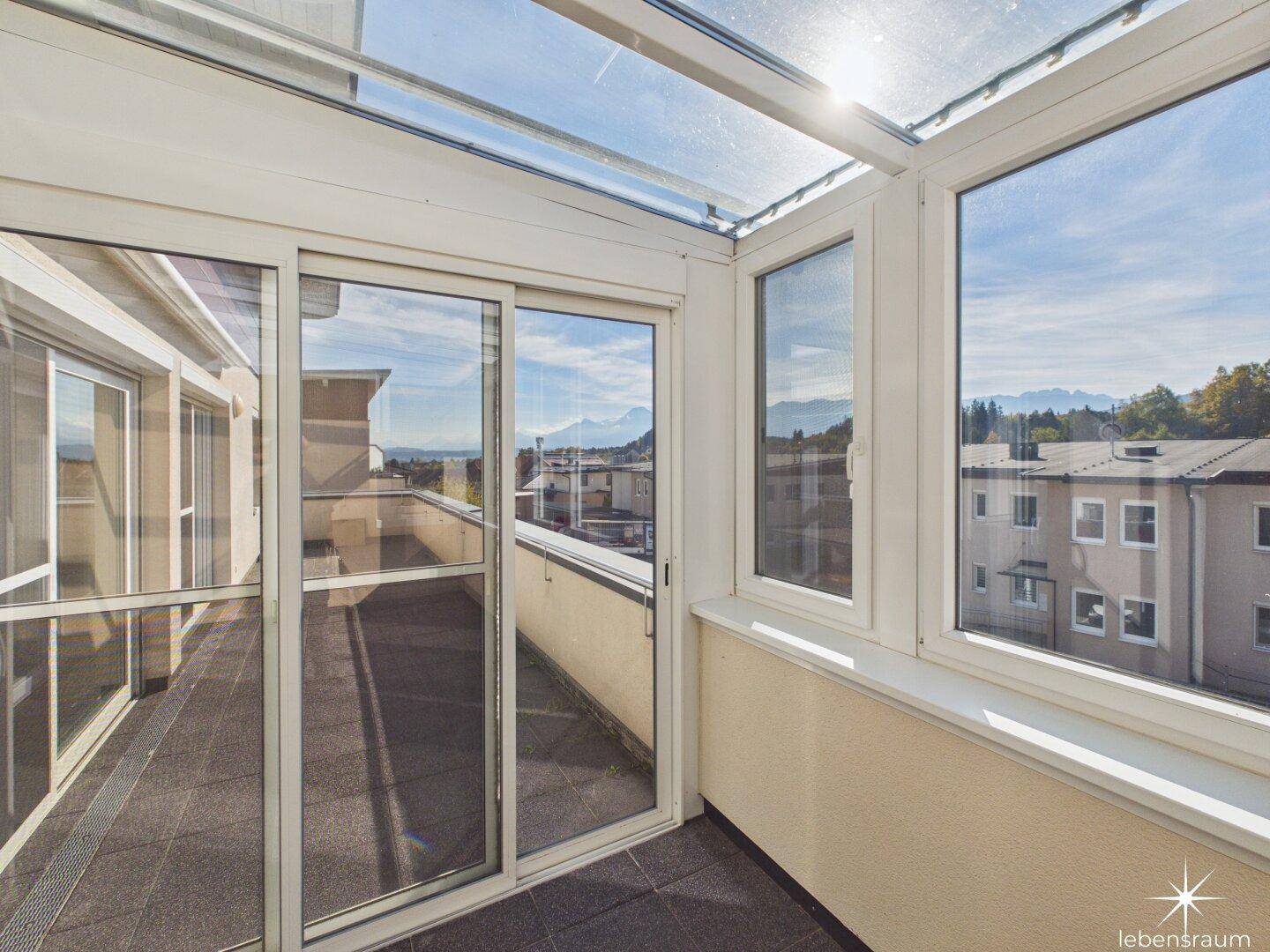 Loggia mit Blick auf Berge