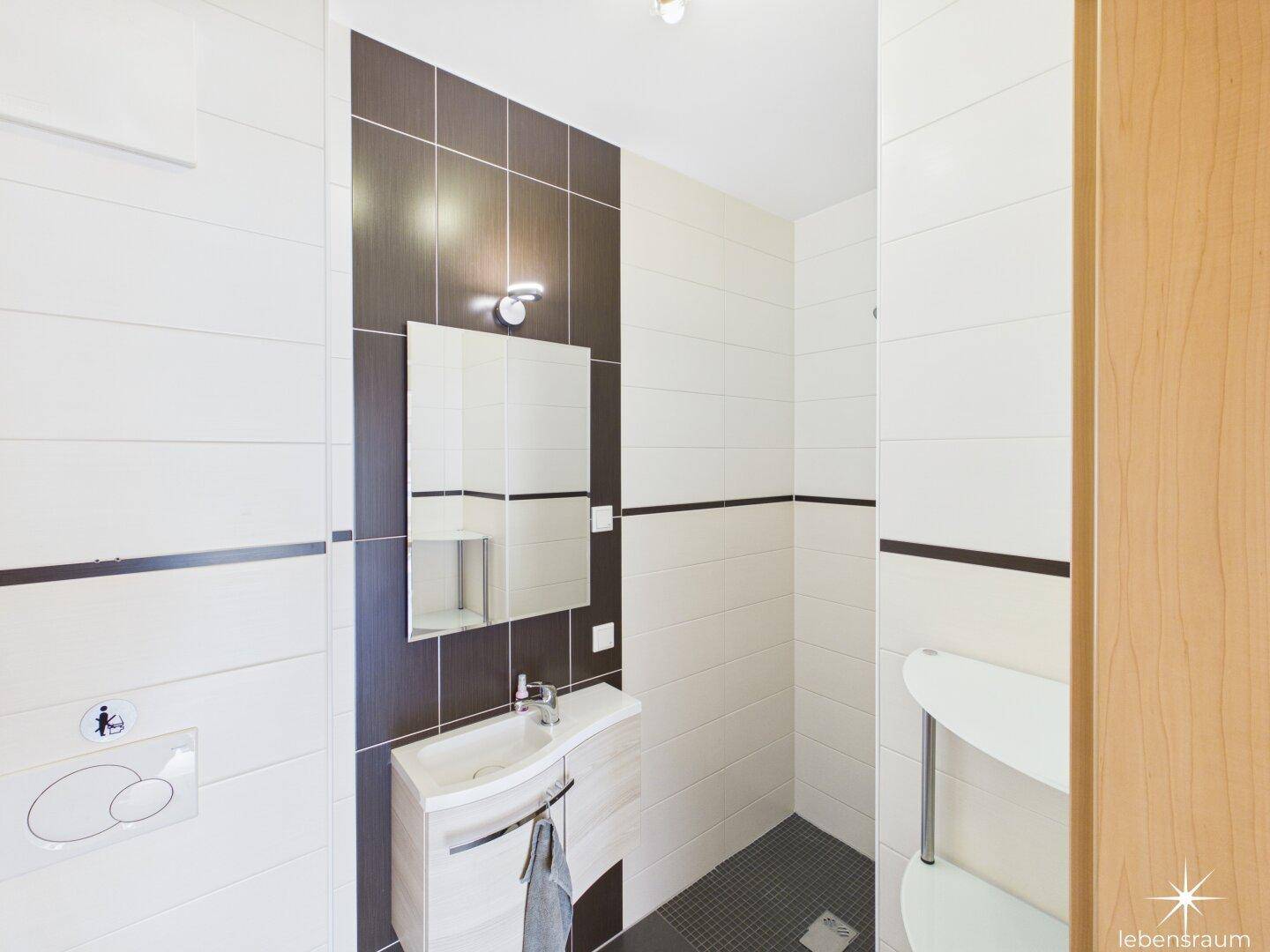 Gäste Toilette mit Dusche
