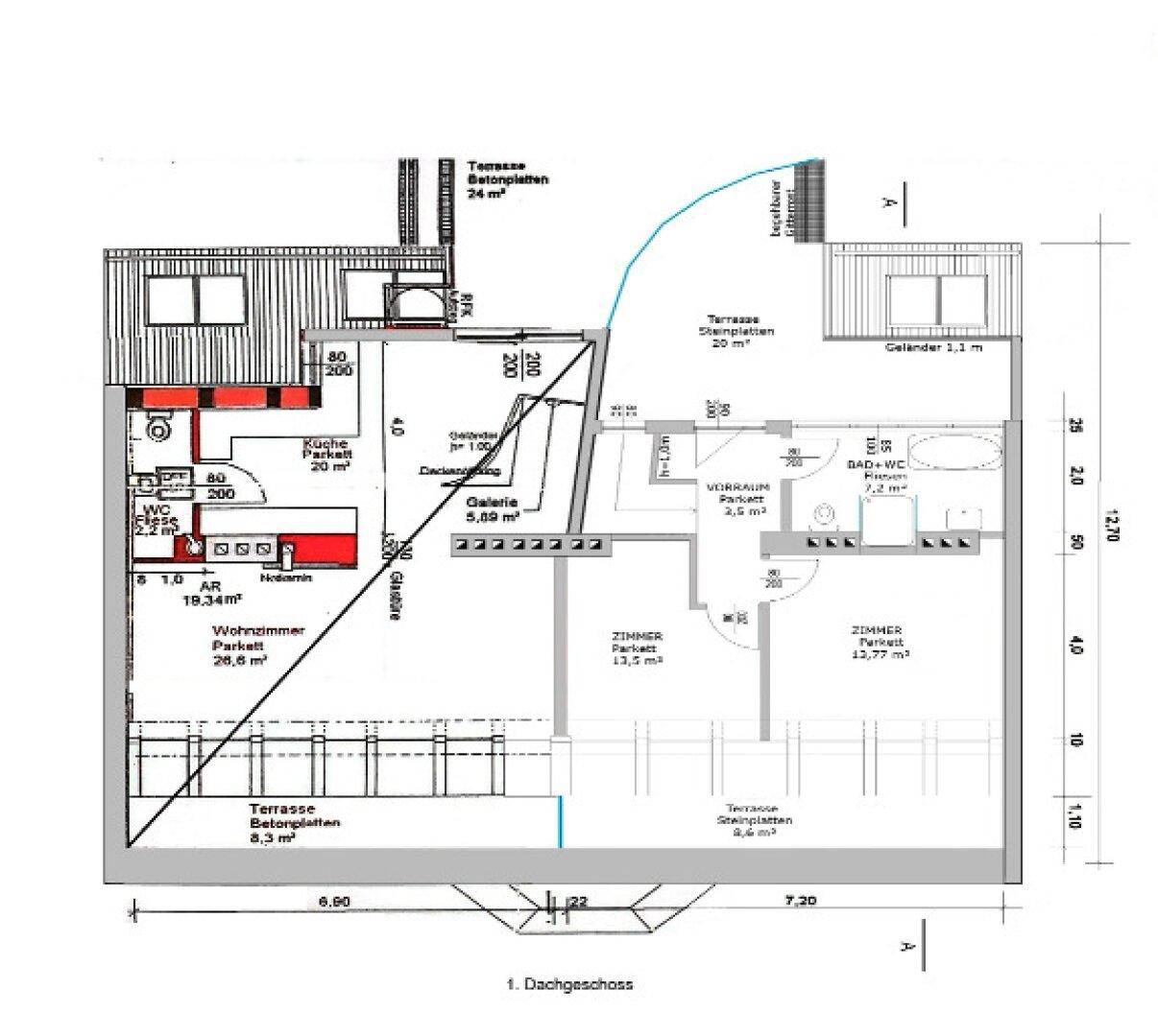 Grundriss des Dachgeschosses mit Wohnküche, Zimmern, Bad und mehreren Terrassen.