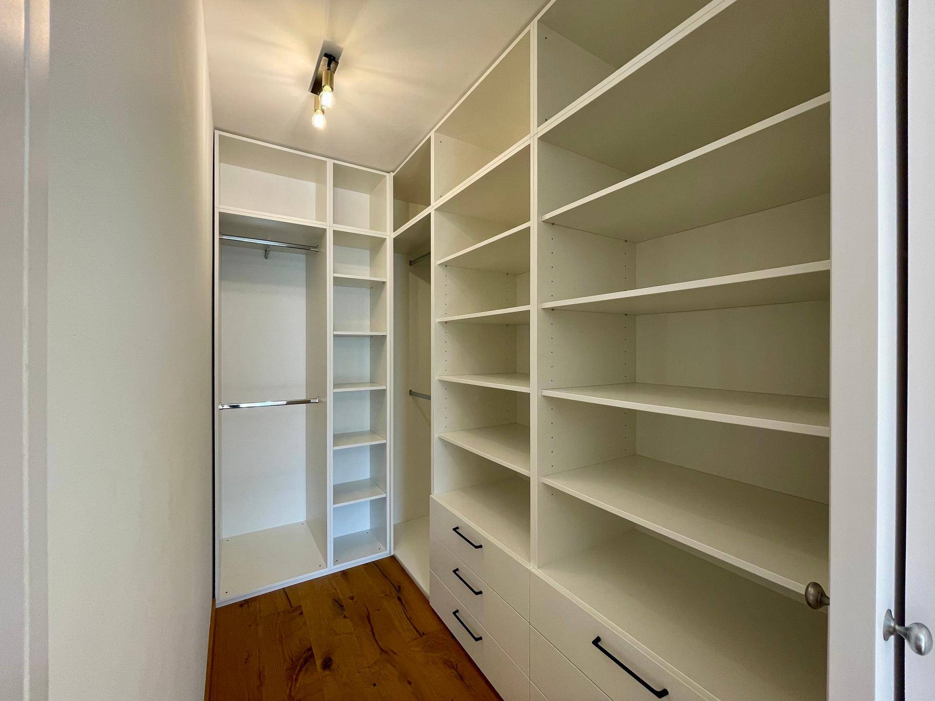 Garderobe in Schlafzimmer 1