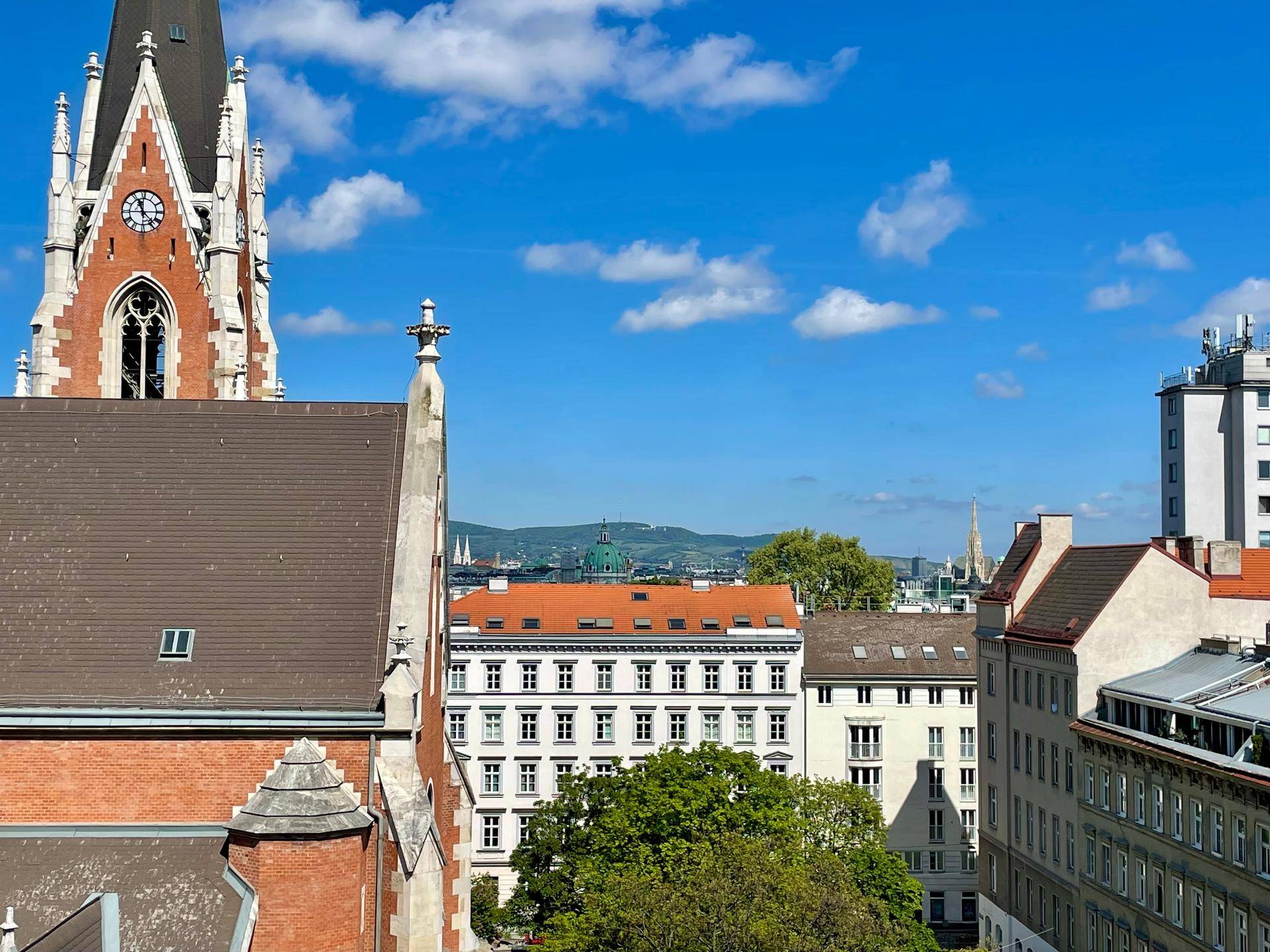 Aussicht Terrasse Richtung Steffl ostseitig obere Ebene Sommer