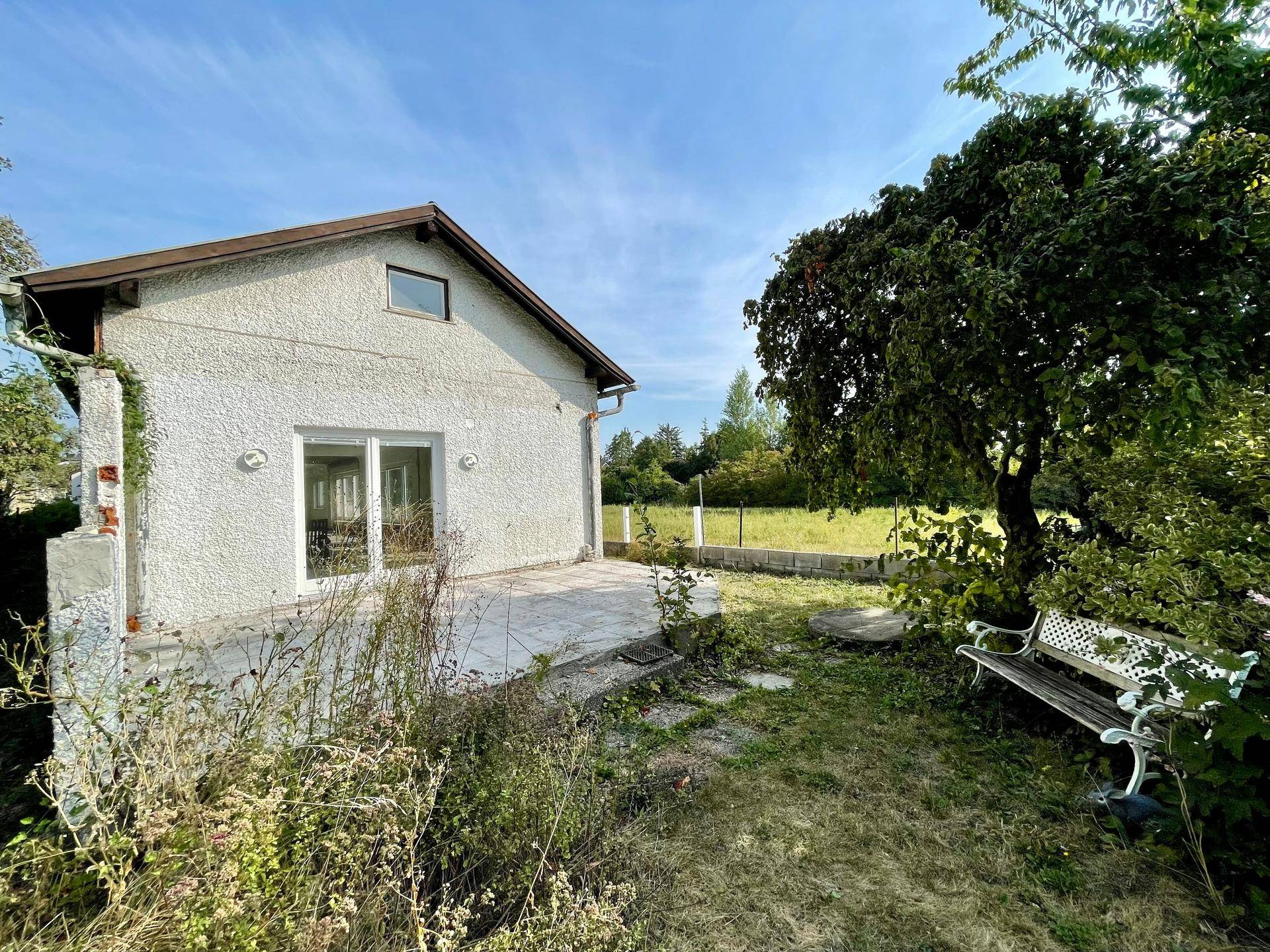 Rückansicht Haus mit Terrasse