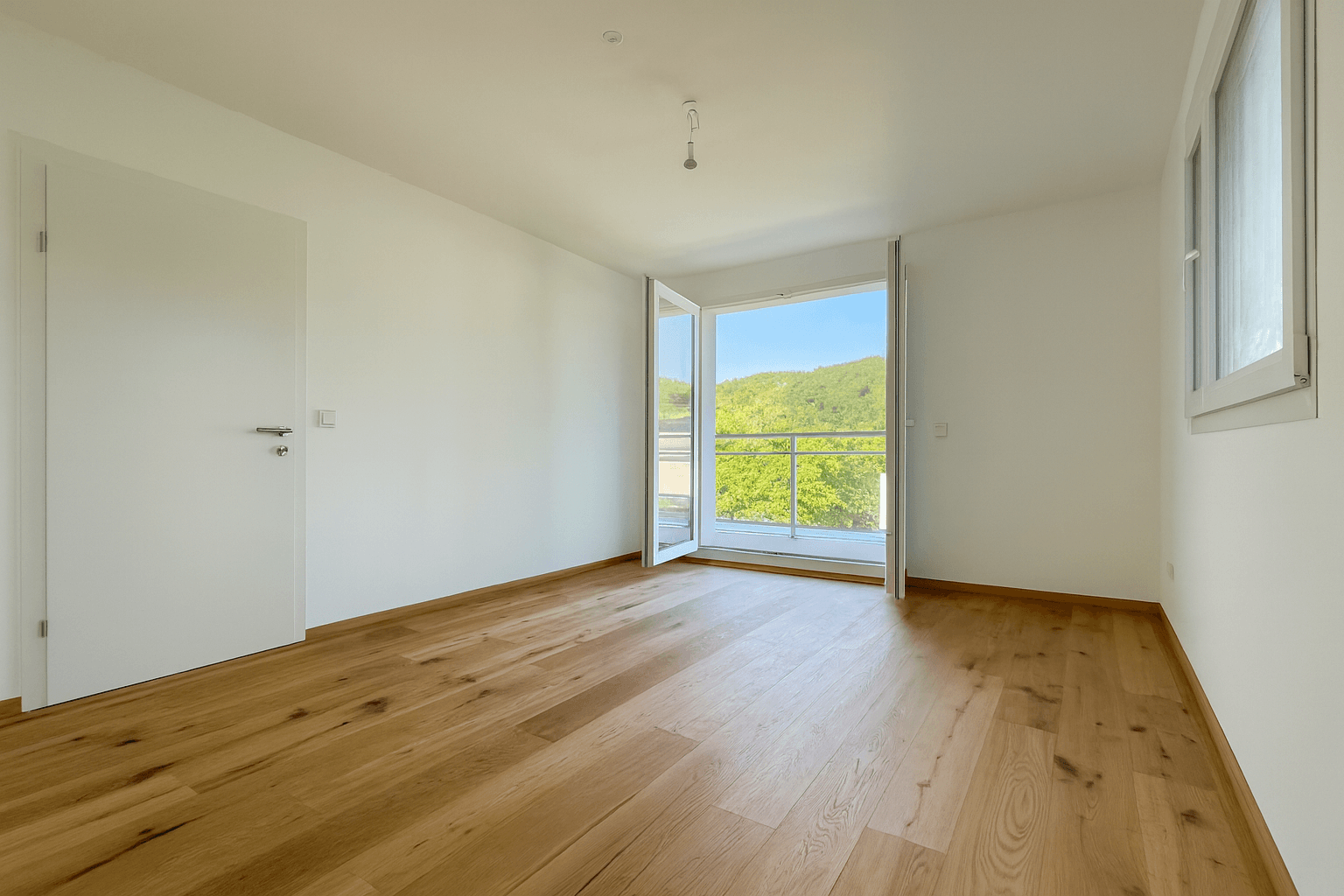 Schlafzimmer 1 mit Zugang große Terrasse