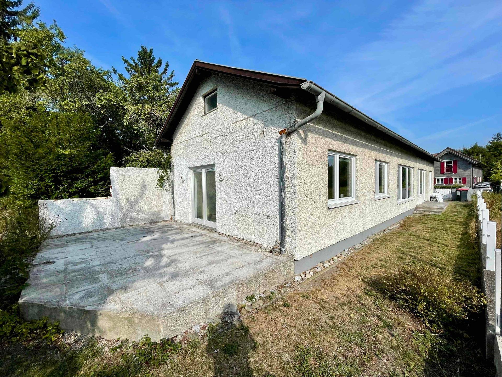 Rückansicht Haus mit Terrasse