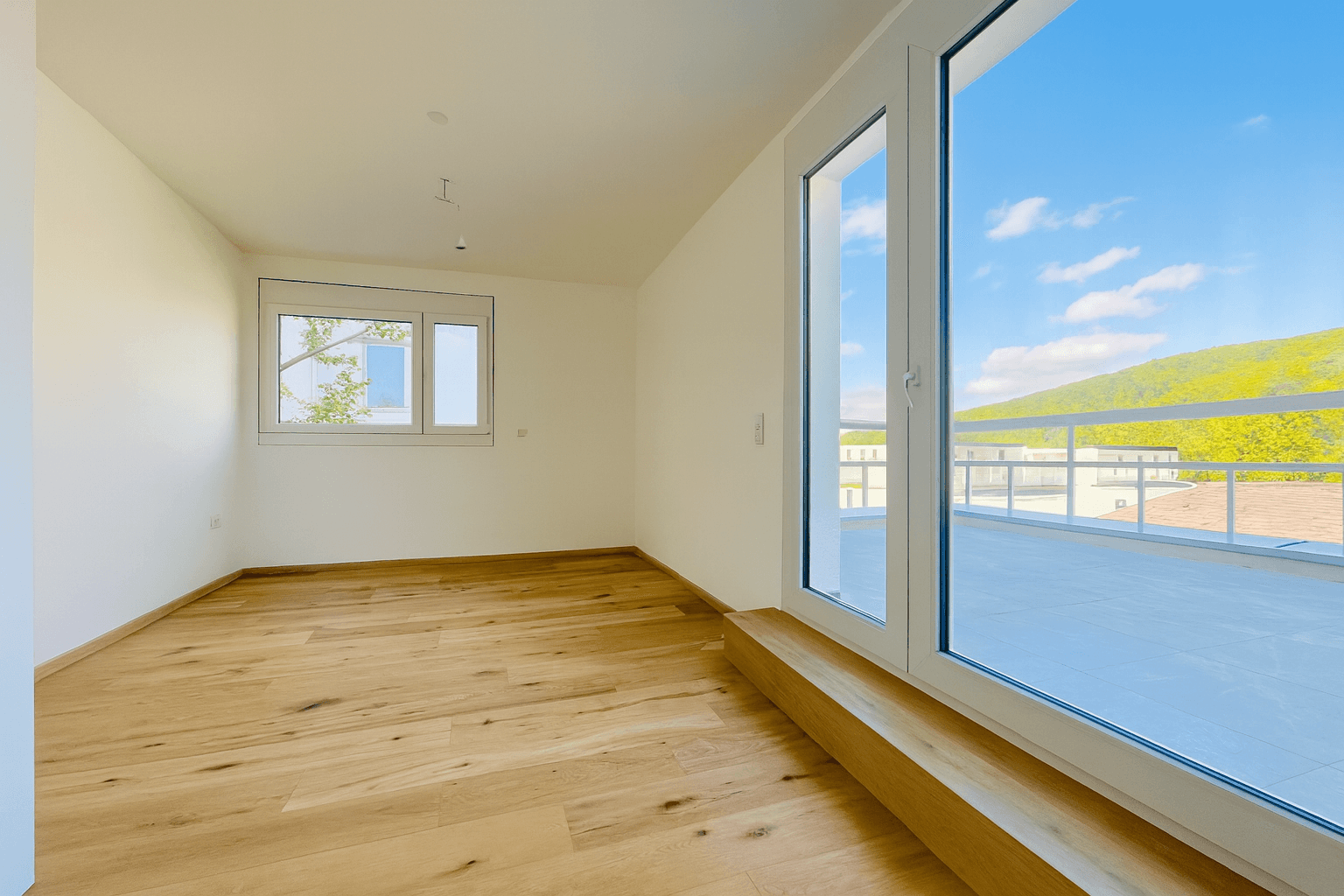 Schlafzimmer 1 mit Zugang große Terrasse