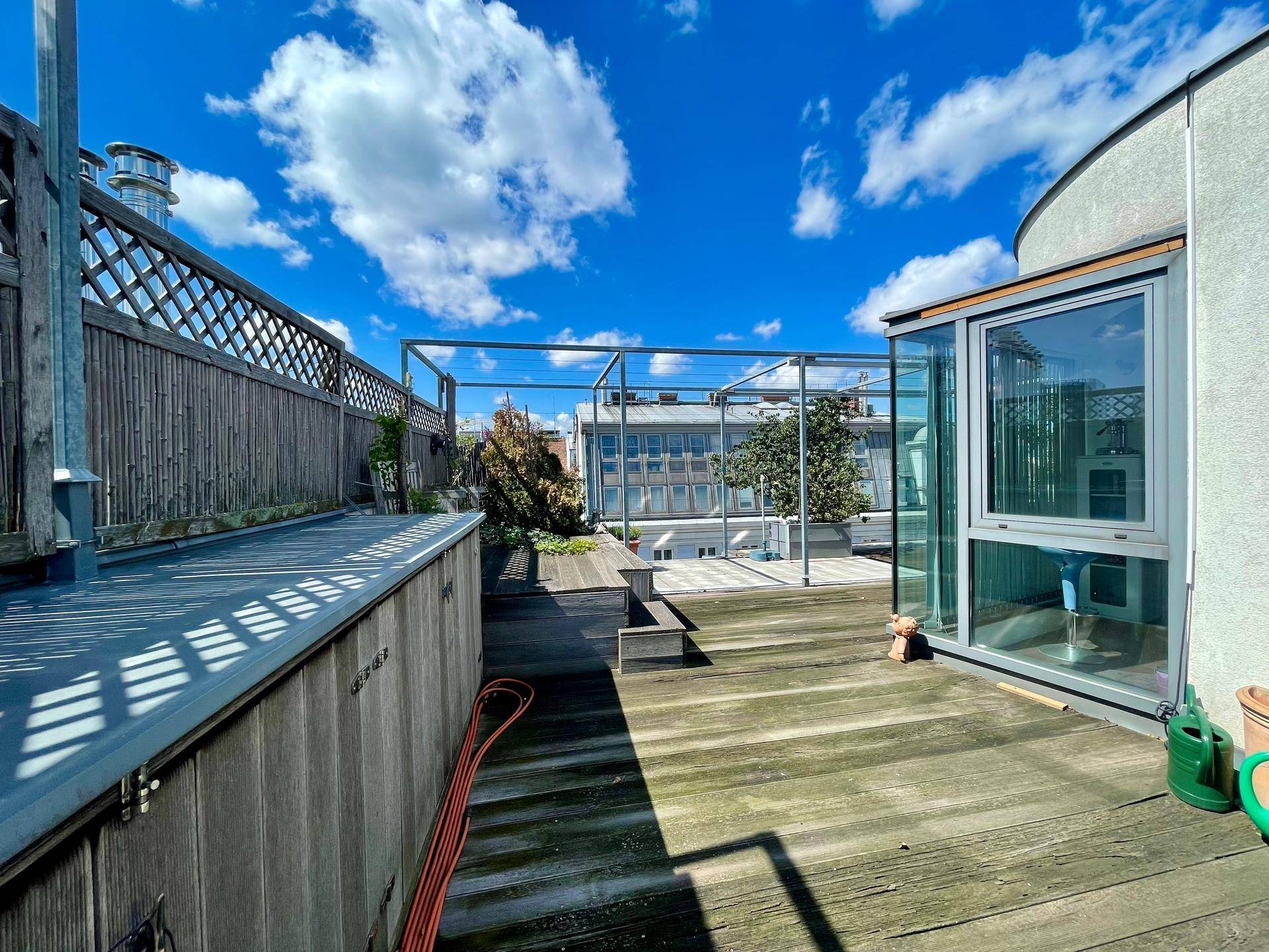 Südwestseitige Terrasse obere Sommer