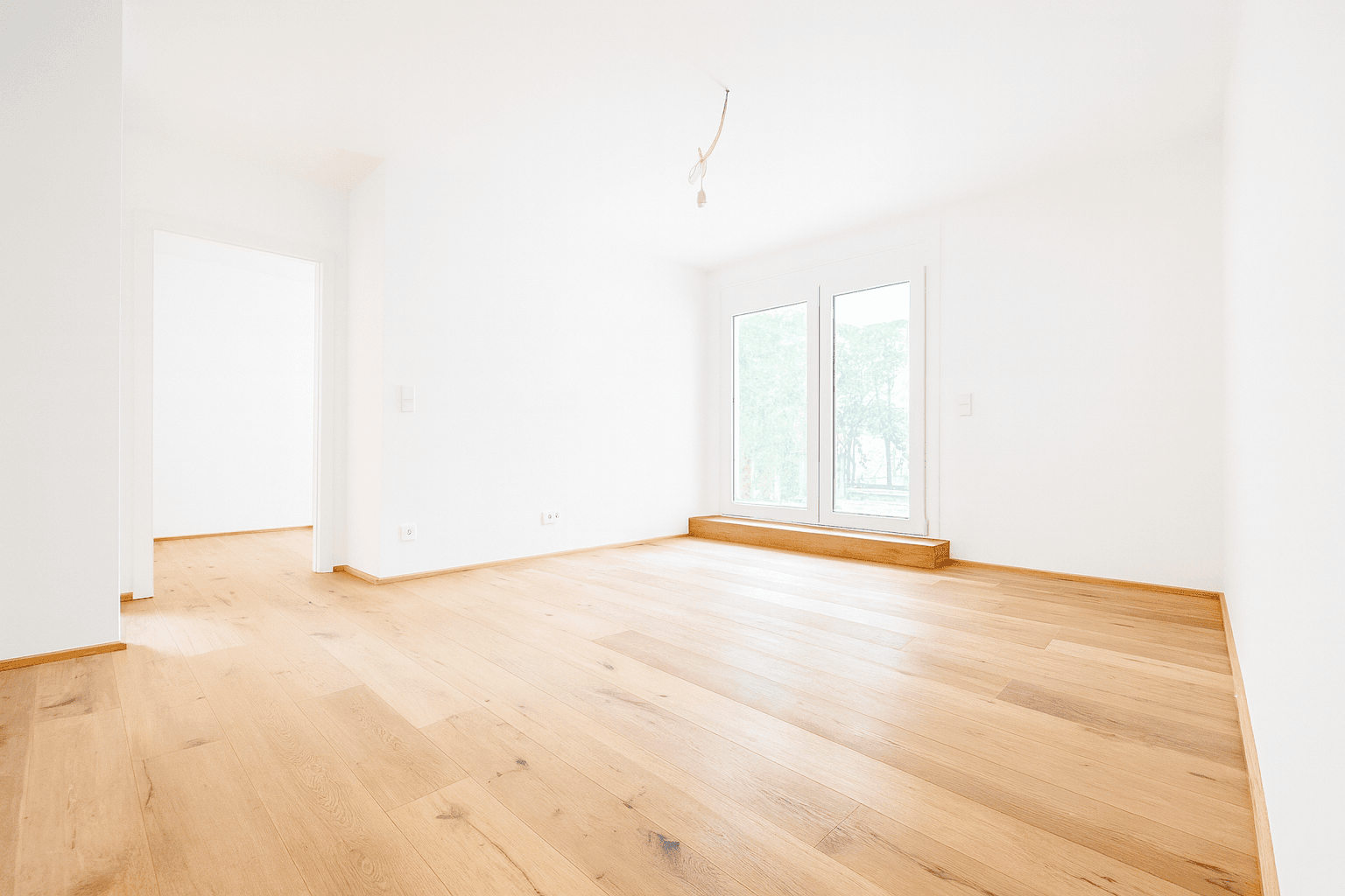 Wohnzimmer mit Zugang Terrasse