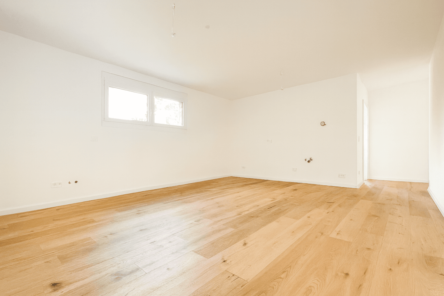Wohnzimmer mit offener Küche