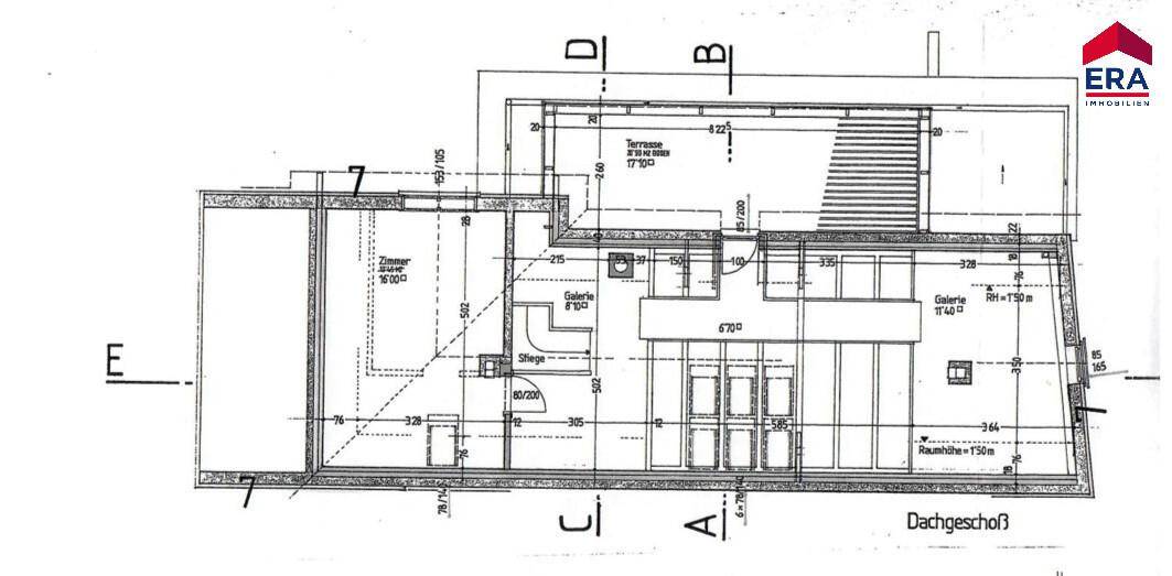 Grundriss des Dachgeschosses mit Galerie, Zimmern und einer zugänglichen Terrasse.