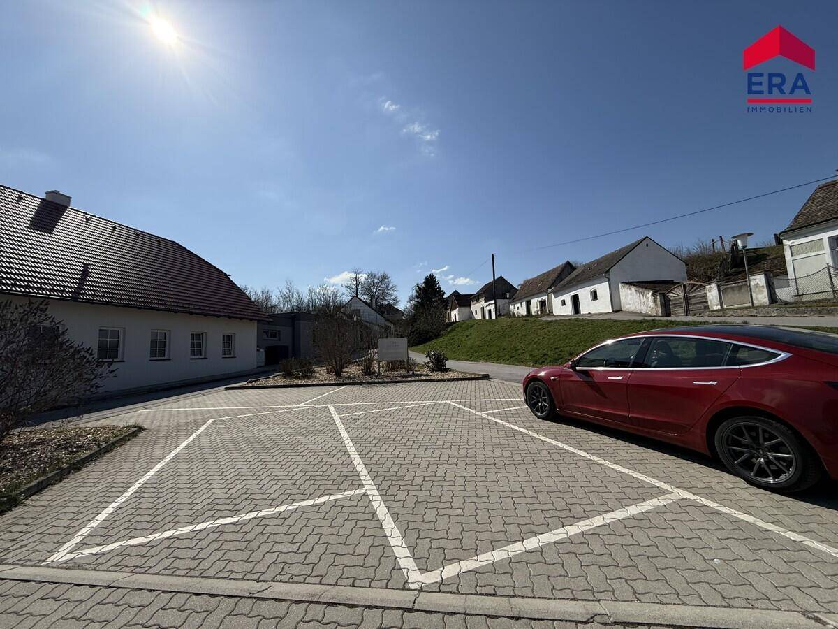 Hochwertige Bürofläche in zentraler Lage von Bad Pirawarth! – další