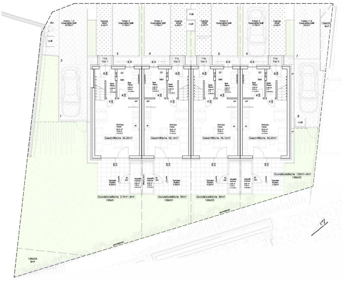 Grundrissplan des Erdgeschosses mehrerer Reihenhäuser mit Terrassen, Gärten und Parkplätzen.