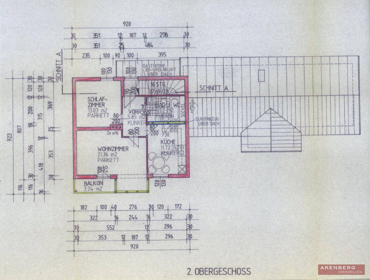Grundriss des zweiten Obergeschosses mit Schlafzimmer, Wohnzimmer und Balkonzugang.