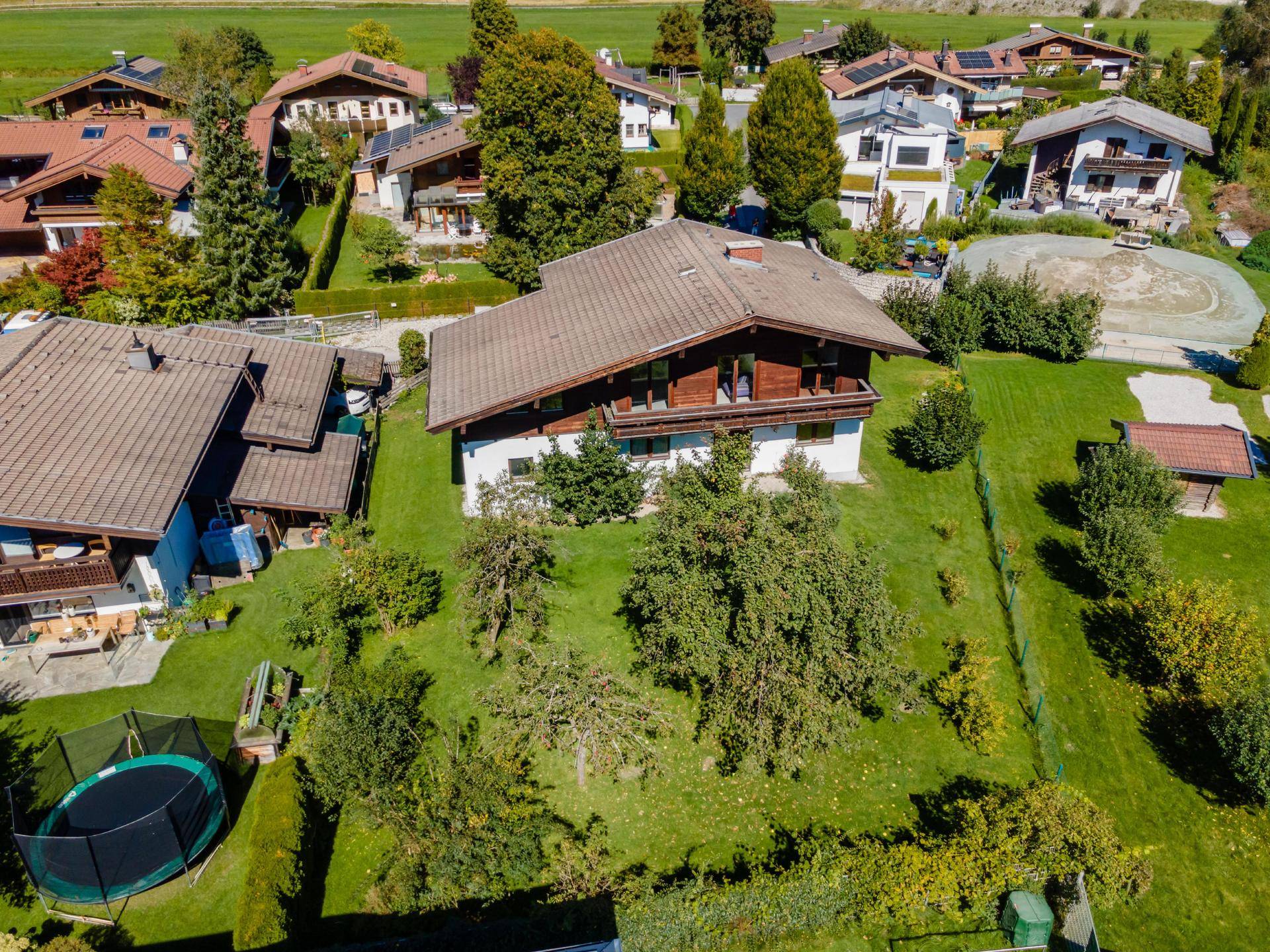 Sonniges Grundstück mit Altbestand und Gletscherblick - Widok 2