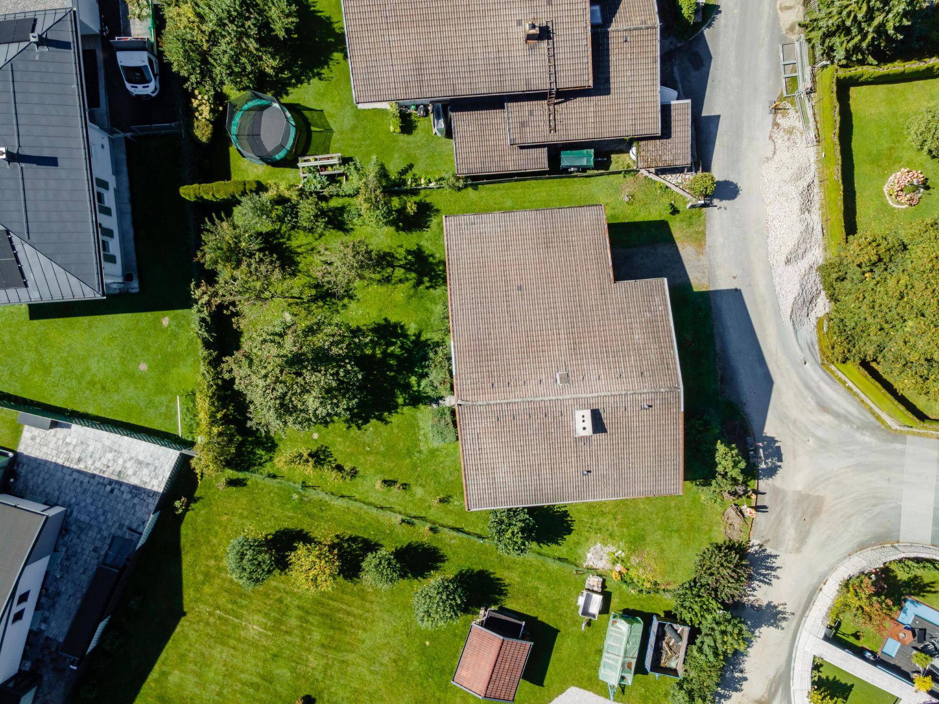 Sonniges Grundstück mit Altbestand und Gletscherblick - Widok 4