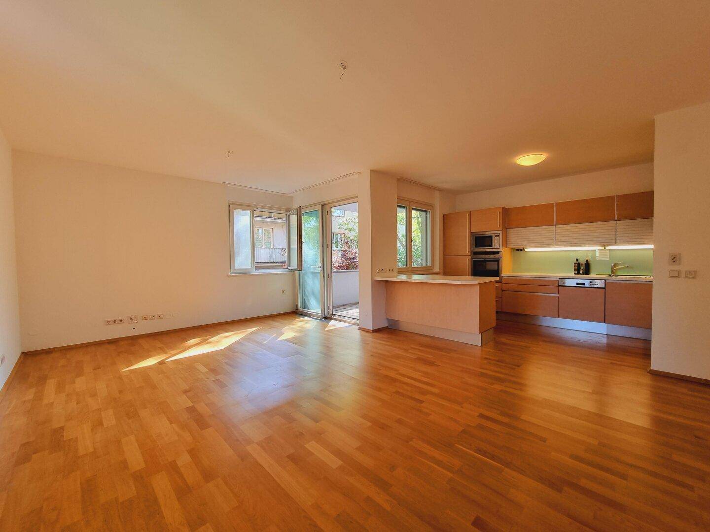 Wohnzimmer mit Küche