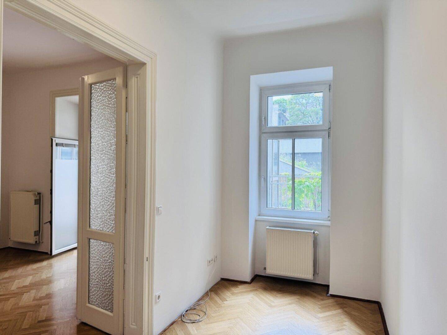 Charmantes Altbaubüro mit Wintergarten und Terrasse! Mietdauer unbefristet! - Ansicht 6