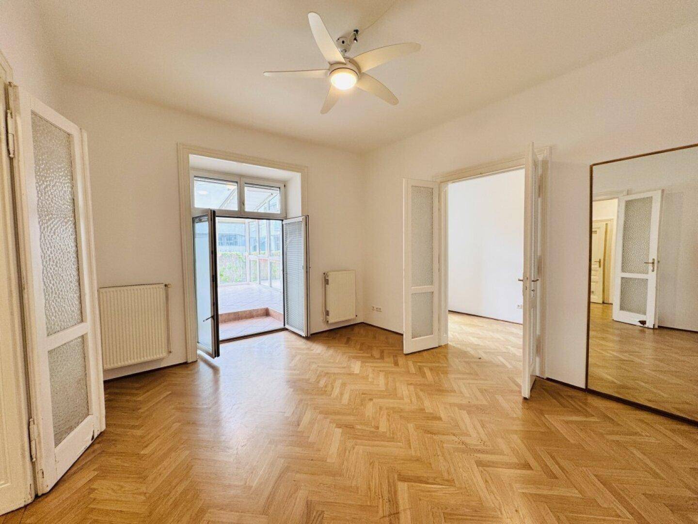 Charmantes Altbaubüro mit Wintergarten und Terrasse! Mietdauer unbefristet! - Ansicht 5