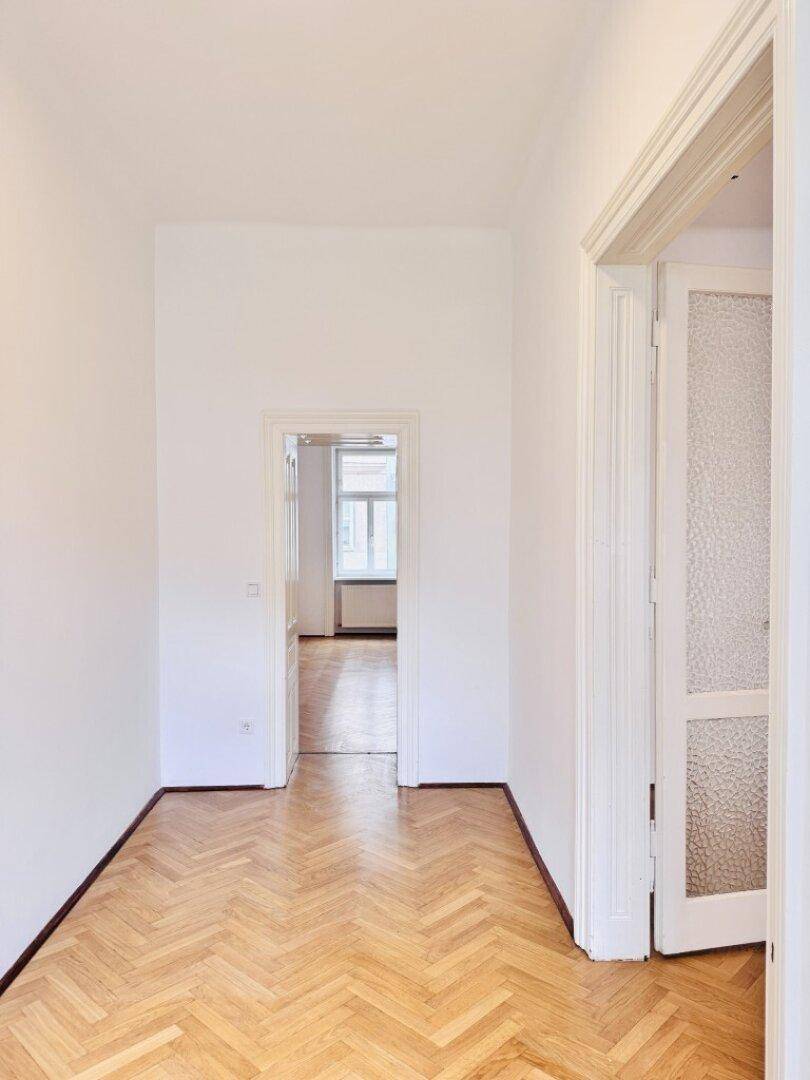 Charmantes Altbaubüro mit Wintergarten und Terrasse! Mietdauer unbefristet! - Mehr