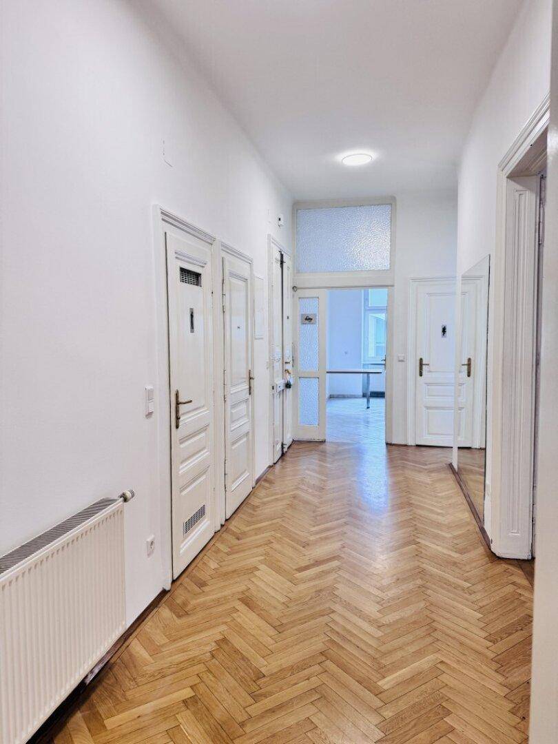 Charmantes Altbaubüro mit Wintergarten und Terrasse! Mietdauer unbefristet! - Ansicht 3