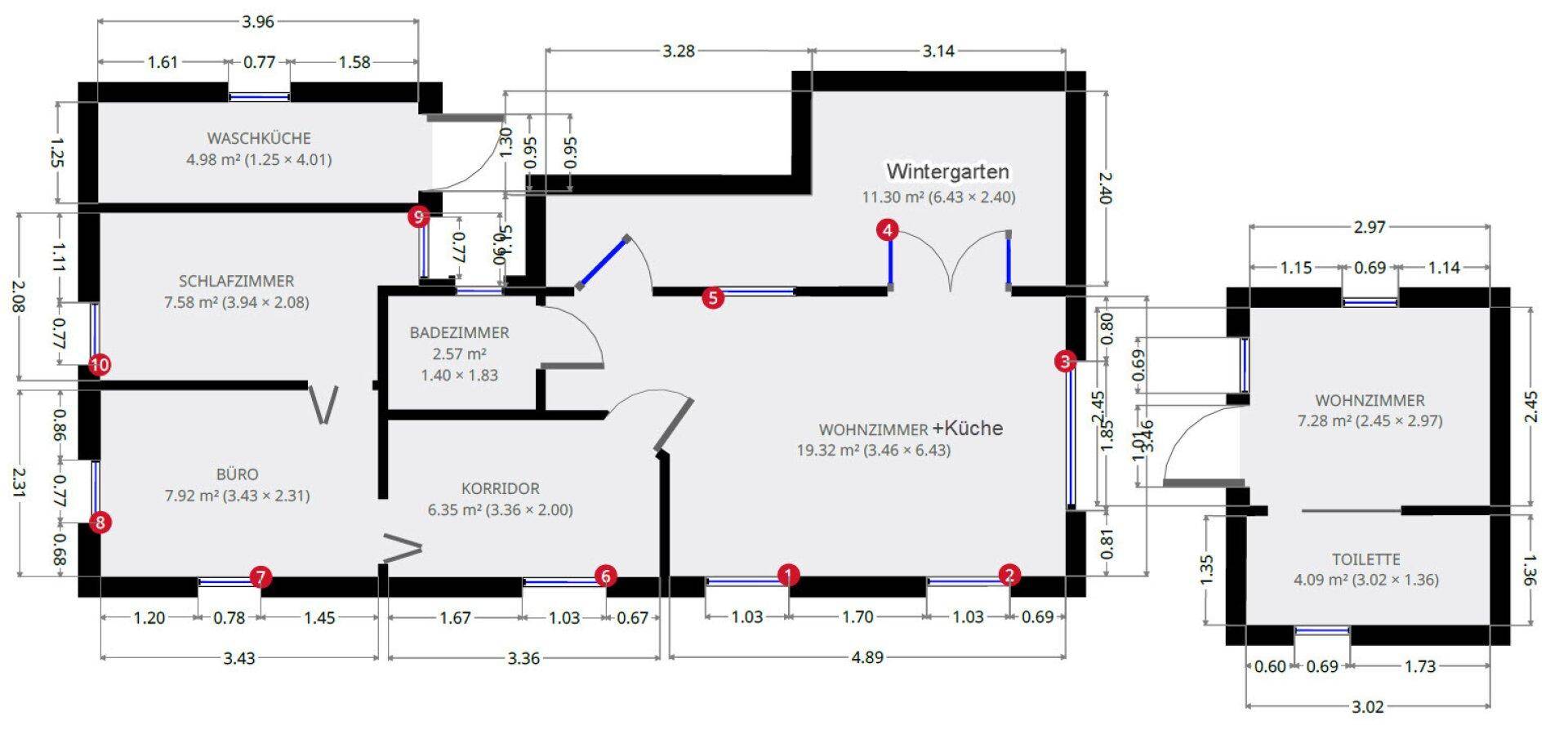 Detaillierter Grundriss mit Raumaufteilung, inklusive Wintergarten und separatem Wohnzimmer.