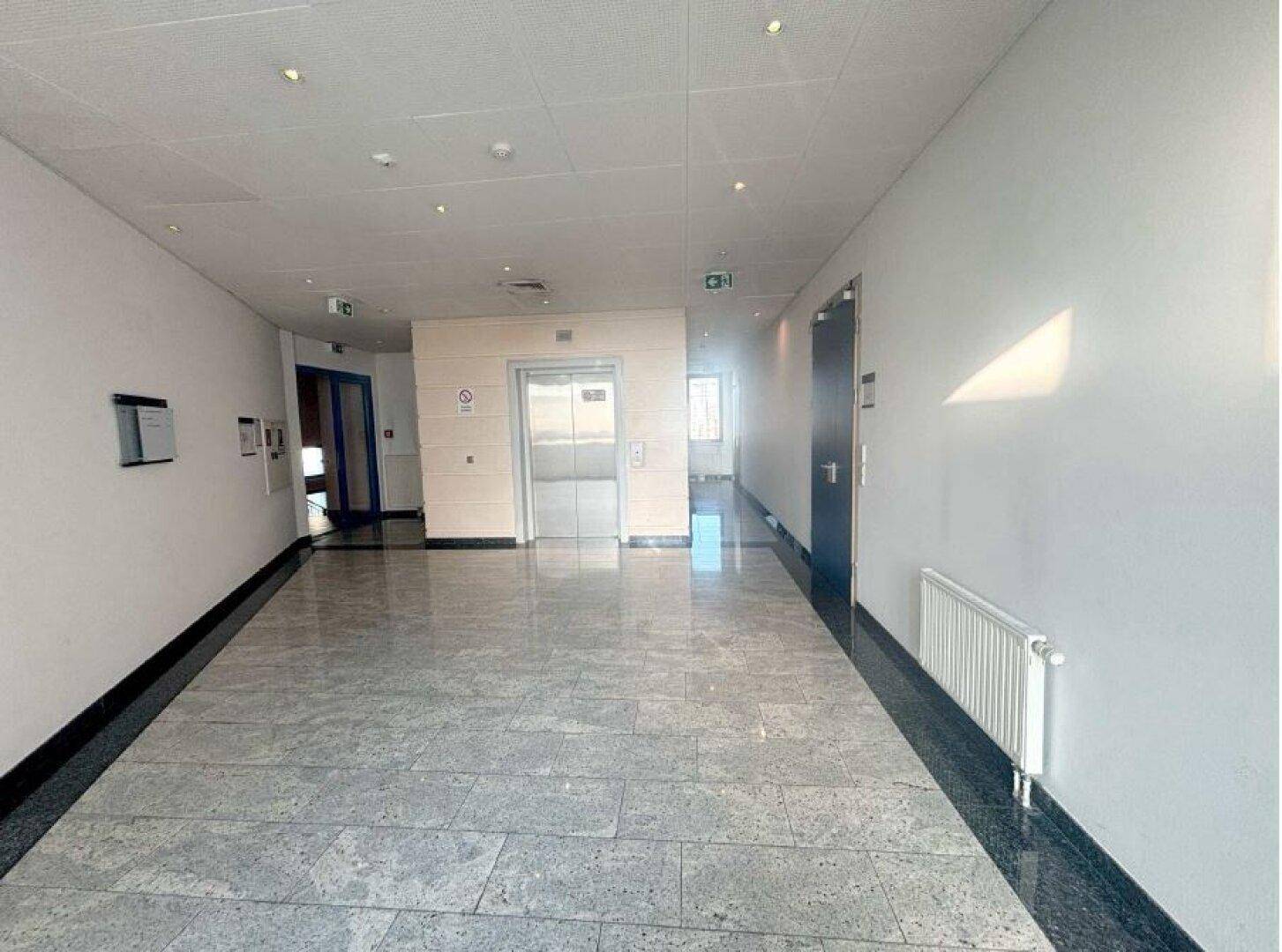 Provisionsfrei! 3 Zimmer Büro! Teeküche und Lager - Widok 6