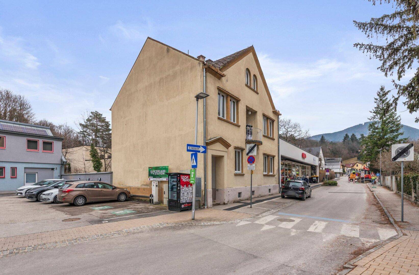 Wohnhaus mit drei Wohneinheiten! - Ansicht 2