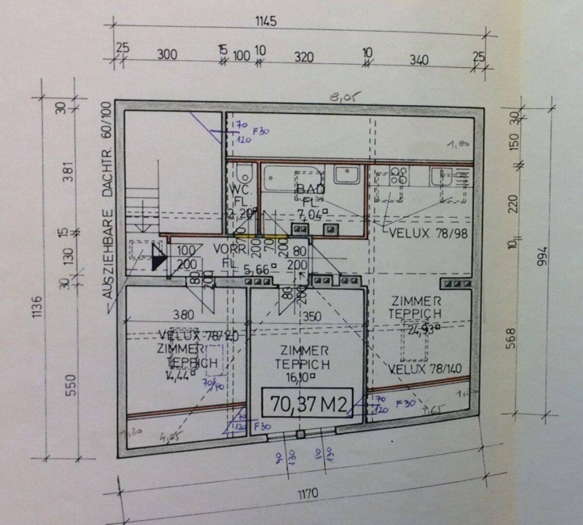 Detaillierter Grundrissplan mit Raummaßen und Dachschrägen.