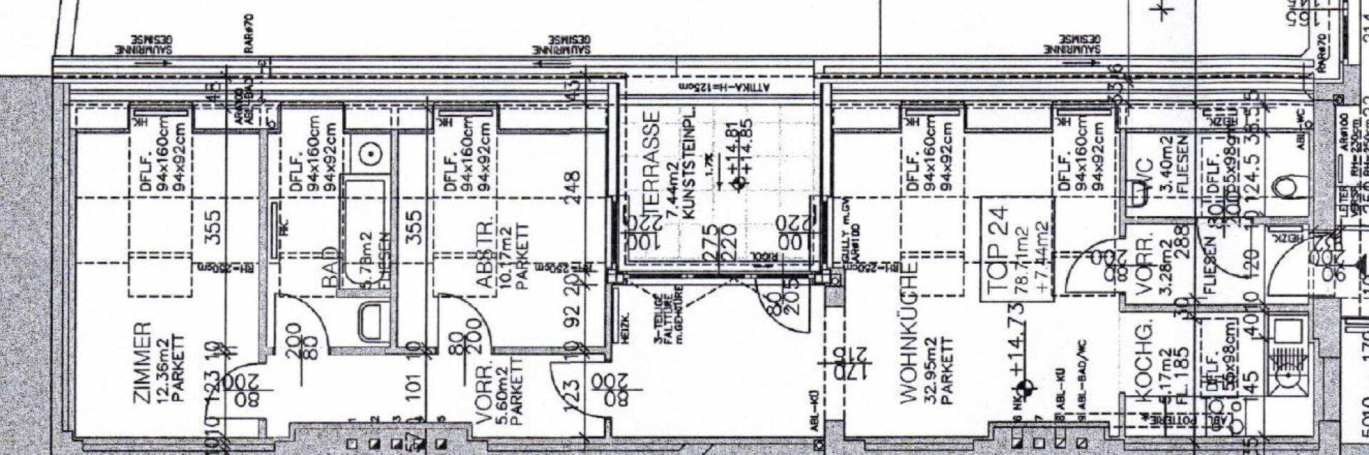 Detaillierter Grundriss der Wohnung mit mehreren Zimmern, Bad, Küche und einer Terrasse.